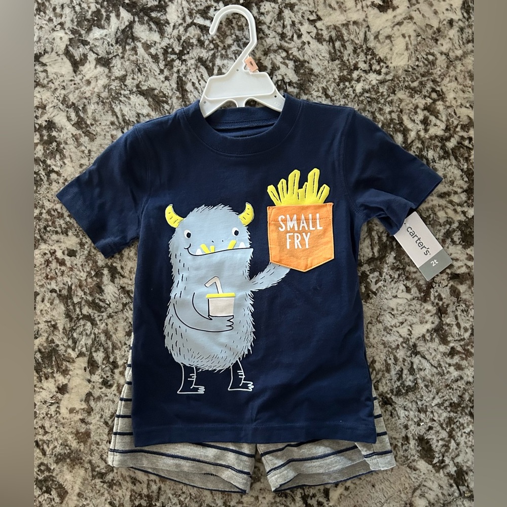 Carters 2pc outfit. Tshirt and shorts. 🍟